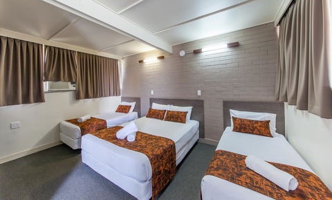 The Australian Hotel Murgon - Holiday Sunshine Coast 1