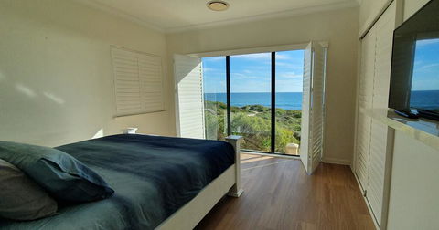 The Beach House - Port Bouvard - Sunshine Coast Tourism 2