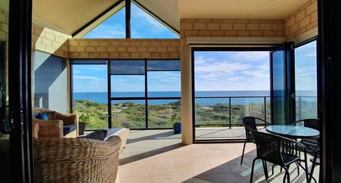 The Beach House - Port Bouvard - Sunshine Coast Tourism 0
