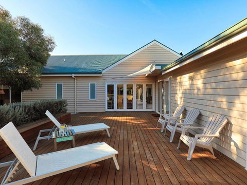 The Beach House - Quintessential Holiday House With Open Fireplace! - Holiday Sunshine Coast 0