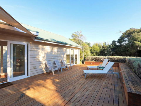 The Beach House - Quintessential Holiday House With Open Fireplace! - Holiday Sunshine Coast 1