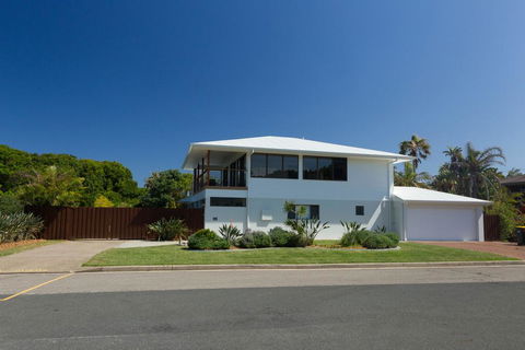 The Beach House At One Mile - 6 Burrawong - Sunshine Coast Tourism 1