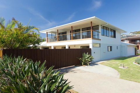 The Beach House At One Mile - 6 Burrawong - Sunshine Coast Tourism 2