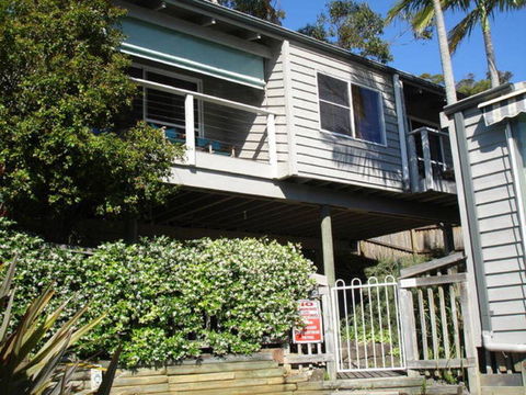 The Beach Hut Avoca Beach NSW - Holiday Sunshine Coast 0