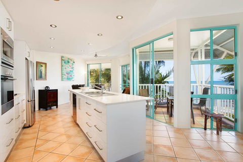 The Beach Shack 3BR Waterfront Resort, Own WIFI - Holiday Sunshine Coast 1
