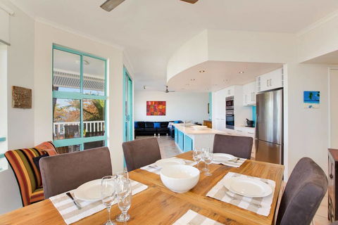 The Beach Shack 3BR Waterfront Resort, Own WIFI - Holiday Sunshine Coast 2