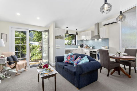 Birch Lane - Holiday Sunshine Coast 0