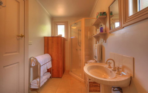 Ellie\'s Cottages - Sunshine Coast Tourism 17