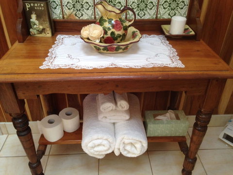 Ellie\'s Cottages - Sunshine Coast Tourism 25