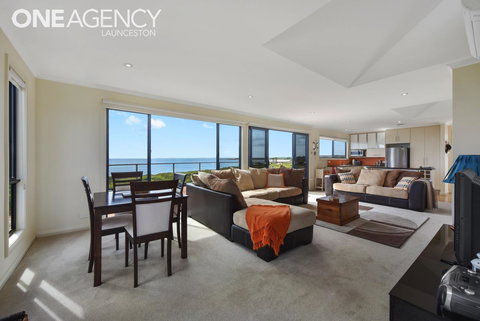 Seaspray - Sunshine Coast Tourism 8