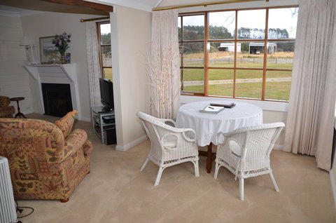 Buttons Cottage For Canyon & Rain Forest Walks With In House Dining - Holiday Sunshine Coast 12