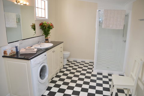 Buttons Cottage For Canyon & Rain Forest Walks With In House Dining - Holiday Sunshine Coast 23