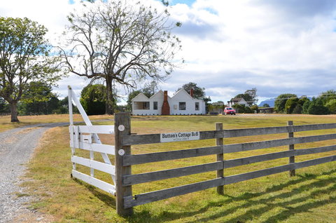 Buttons Cottage For Canyon & Rain Forest Walks With In House Dining - Holiday Sunshine Coast 1