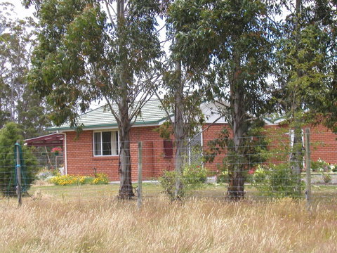 Quamby Pines Chalet - Sunshine Coast Tourism 21