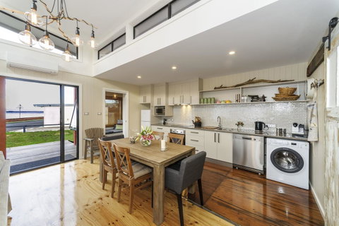 Coastal Pods Wynyard - Sunshine Coast Tourism 13