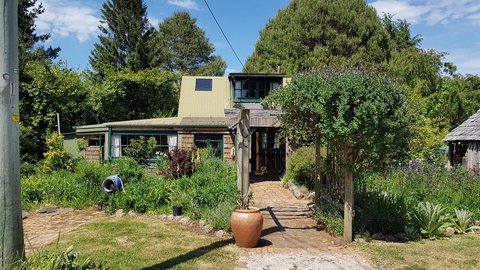 Whispering Hills Retreat - Holiday Sunshine Coast 1