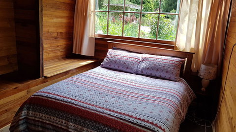 Whispering Hills Retreat - Holiday Sunshine Coast 3