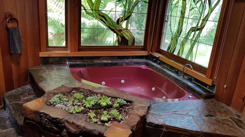 Whispering Hills Retreat - Holiday Sunshine Coast 4