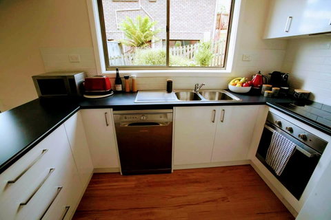 The View 2 Bed Unit With Stunning Hobart Outlook - Sunshine Coast Tourism 9