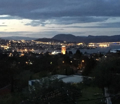The View 2 Bed Unit With Stunning Hobart Outlook - Sunshine Coast Tourism 24