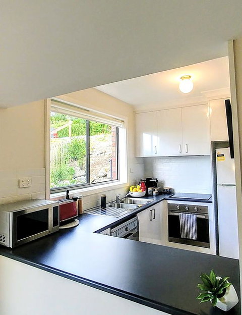 The View 2 Bed Unit With Stunning Hobart Outlook - Sunshine Coast Tourism 10