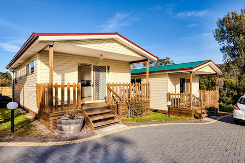 Wintersun Gardens Motel - Sunshine Coast Tourism 0