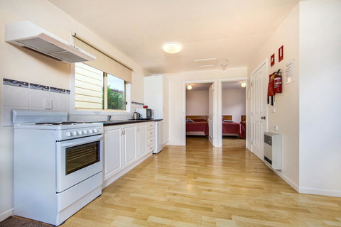 Wintersun Gardens Motel - Sunshine Coast Tourism 43