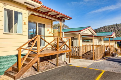 Wintersun Gardens Motel - Sunshine Coast Tourism 13