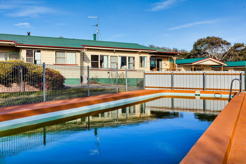 Wintersun Gardens Motel - Sunshine Coast Tourism 14