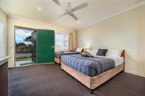 Wintersun Gardens Motel - Sunshine Coast Tourism 18