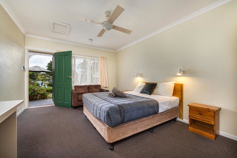 Wintersun Gardens Motel - Sunshine Coast Tourism 42