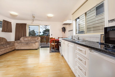 Wintersun Gardens Motel - Sunshine Coast Tourism 35