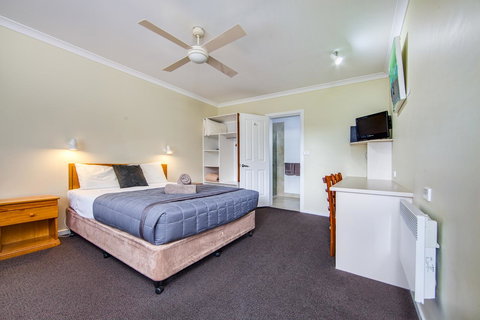 Wintersun Gardens Motel - Sunshine Coast Tourism 40