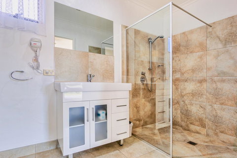 Wintersun Gardens Motel - Sunshine Coast Tourism 3