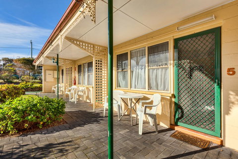 Wintersun Gardens Motel - Sunshine Coast Tourism 36