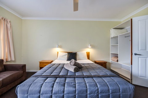 Wintersun Gardens Motel - Sunshine Coast Tourism 1