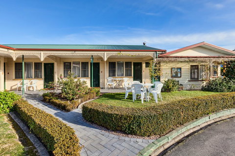 Wintersun Gardens Motel - Sunshine Coast Tourism 25