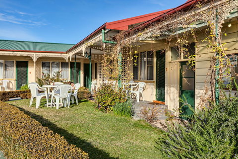 Wintersun Gardens Motel - Sunshine Coast Tourism 24