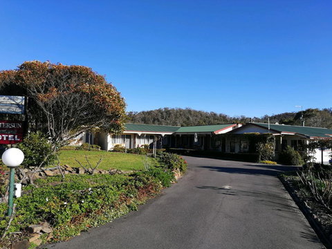 Wintersun Gardens Motel - Sunshine Coast Tourism 4