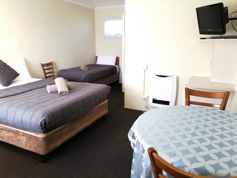 Wintersun Gardens Motel - Sunshine Coast Tourism 11