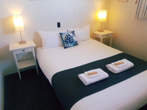 Ocean View Cottage - Holiday Sunshine Coast 5