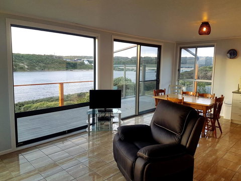 Ocean View Cottage - Holiday Sunshine Coast 11