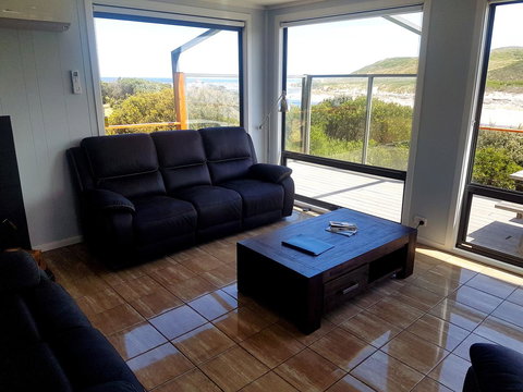 Ocean View Cottage - Holiday Sunshine Coast 1