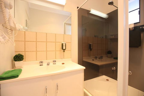 The Fox And Hounds Historic Hotel - Sunshine Coast Tourism 31