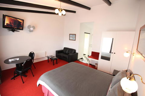 The Fox And Hounds Historic Hotel - Sunshine Coast Tourism 34