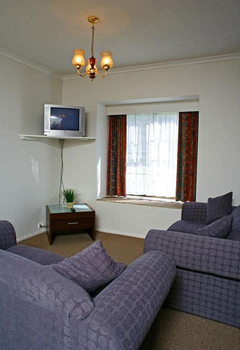 The Fox And Hounds Historic Hotel - Sunshine Coast Tourism 24