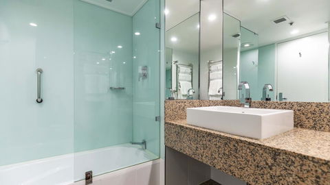 Hotel Grand Chancellor Hobart - Sunshine Coast Tourism 12