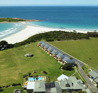 Diamond Island Resort  Bicheno Penguin Show - Sunshine Coast Tourism