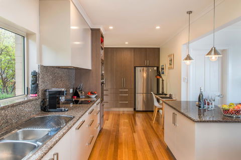 Sunrise On The Bay - Sunshine Coast Tourism 2