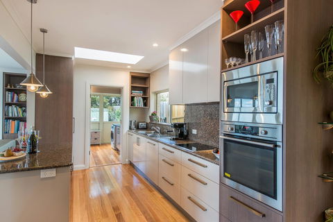 Sunrise On The Bay - Sunshine Coast Tourism 3